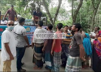 বন্যাদূর্গতদের মাঝে বাংলাদেশী আমেরিকান সোসাইটির খাদ্য সহায়তা প্রদান