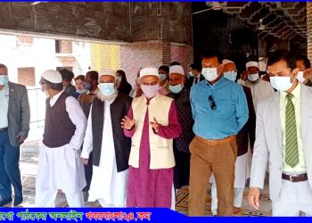 গোপালপুরের ২০১ গম্বুজ মসজিদ পরিদর্শন করলেন ঢাকা বিভাগীয় কমিশনার