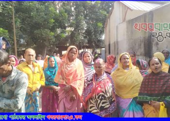 টাঙ্গাইলে প্রণোদনার দাবিতে বিড়ি শ্রমিকদের অনশন, ভাঙচুর