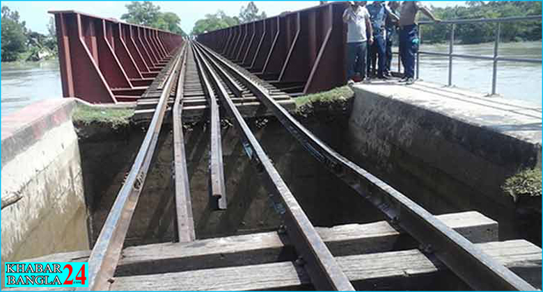 ২০১৭ সালে পৌলি রেলসেতুর দক্ষিণ পাশে প্রায় ২০-৩০ ফুট এলাকার মাটি ধস