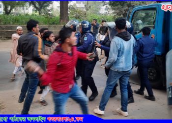 কলেজ ছাত্র ইমন হত্যা মামলায় সাবেক মন্ত্রী ও বাংলাদেশ আওয়ামী লীগের সভাপতি মন্ডলীর সদস্য আব্দুর রাজ্জাককে বহনকারী প্রিজন ভ্যানে ডিম নিক্ষেপ করে ছাত্ররা