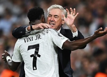 অর্থ আর খ্যাতির মধুর দোটানায় ভিনিসিয়ুস