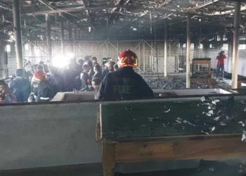 বকশীবাজারে অস্থায়ী আদালতে আগুন, শিক্ষার্থীদের সড়ক অবরোধ