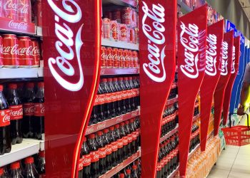 কোকাকোলায় মিলল রাসায়নিক বাজার থেকে প্রত্যাহার শুরু