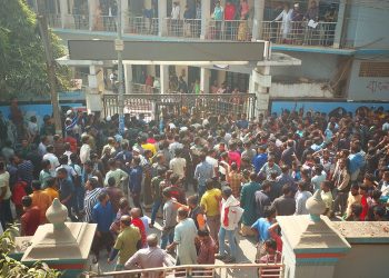 ময়মনসিংহ নগরীতে ইজিবাইক চলাচলে নিষেধাজ্ঞা চালকদের বিক্ষোভ