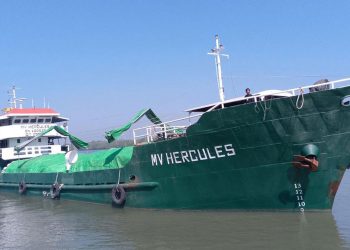 আরাকান আর্মির কবল থেকে মুক্ত ২ কার্গো জাহাজ টেকনাফে