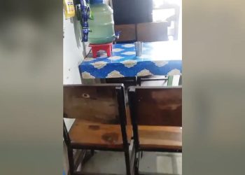 ইউনিয়ন পরিষদের চেয়ার চায়ের দোকানে