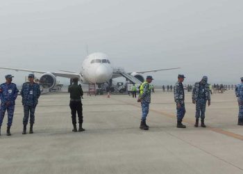 বোমা হামলার হুমকি পাওয়া বিমানটিতে তল্লাশি