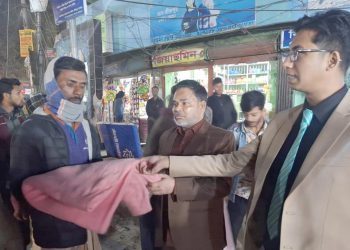 বাসাইলে গরিব-অসহায় ও শীতার্তদের মাঝে পৌরসভার উদ্যোগে কম্বল বিতরণ
