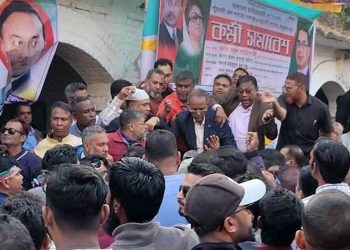 কেন্দ্রীয় নেতাদের সামনেই বিএনপির দুই পক্ষের মারামারি