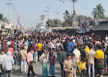 নারায়ণগঞ্জের ট্রাকচাপায় অটোরিকশাচালক নিহত সড়ক অবরোধ