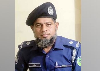 নারায়ণগঞ্জে ট্রাফিক পুলিশ কর্মকর্তার বিরুদ্ধে চাঁদা'বাজির অভিযোগ