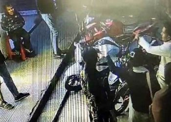 টাঙ্গাইলে নারী সমন্বয়ক ইভটিজিংয়ের শিকার