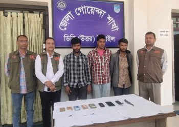 ঢাকা-টাঙ্গাইল মহাসড়কে বাসে ডা'কাতি ও নারী যাত্রীদের শ্লীলতাহানি ঘটনায় গ্রে'প্তা'র ৩