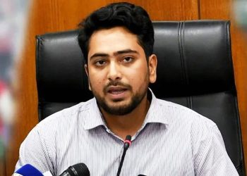 উপদেষ্টা পরিষদ থেকে নাহিদের পদত্যাগ