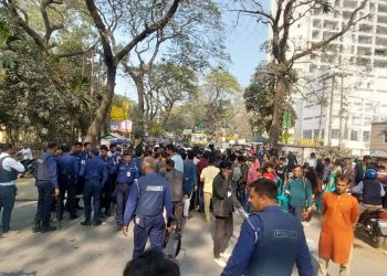 টাঙ্গাইলে বৈষম্য বিরোধী ছাত্র আন্দোলনে আহতদের রাস্তা অবরোধ