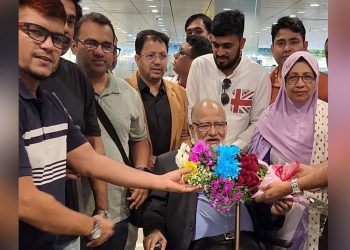 স্বাস্থ্য পরীক্ষা করতে সিঙ্গাপুরে গেছেন খন্দকার মোশাররফ