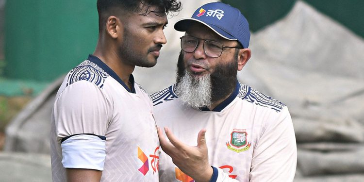 আবারও বাংলাদেশ দলের সঙ্গে যোগ দিলেন মুশতাক