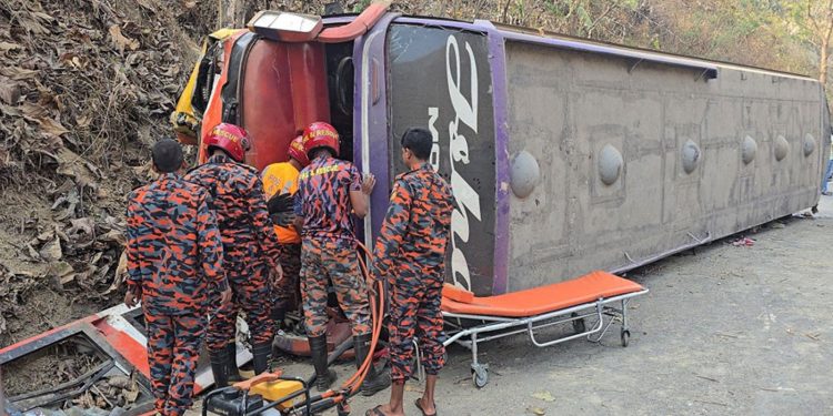 রাঙামাটিতে যাত্রীবাহী বাস উল্টে আ'হত ১০