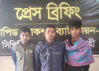 নাটোরে ৪১৫ লিটার চোলাই মদসহ গ্রে'প্তা'র ৫