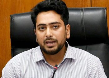 শহীদ পরিবারের চাকরি ও আহতদের ভাতার বিষয়ে ব্যাখ্যা দিলেন নাহিদ