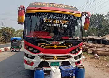 চলন্ত বাসে ডাকাতি ও শ্লীলতাহানি গ্রে'প্তা'র ৩