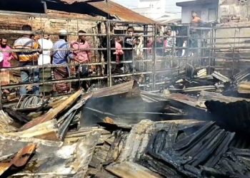 পিরোজপুরে অ'গ্নি'কাণ্ডে ৪০ দোকান ভস্মীভূত