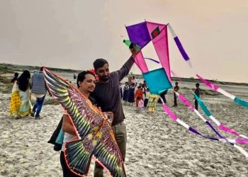 সাবহেড - ঘুড়ি উৎসবের বিরোধিতা করে লিফলেট বিতরণ এবার বন্ধ হলো গোপালপুরের ঘুডি উৎসব