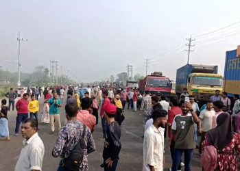 হাতি সরানোর দাবিতে চট্টগ্রামে আবারও বিভিন্ন সড়ক অবরোধ ভোগান্তি