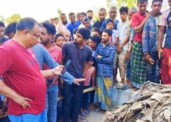 গাইবান্ধায় আবর্জনার স্তূপ থেকে অজ্ঞাত যুবকের ম'রদেহ উদ্ধার