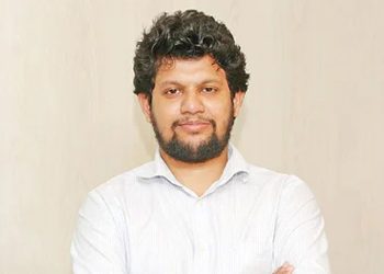 উপদেষ্টা মাহফুজ বলেন দেশে এখন যু'দ্ধ পরিস্থিতি বিরাজ করছে