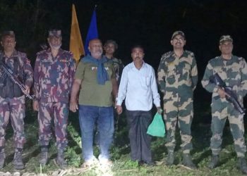 সীমান্ত ২ বাংলাদেশিকে ফেরত দিল বিএসএফ