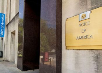 ভয়েস অব আমেরিকার ১৩ শতাধিক কর্মীকে ছুটিতে পাঠানো হলো