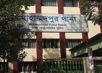রাজধানীর মোহাম্মদপুরে ছিনতাইকারীকে গণধোলাই দিয়ে পুলিশে সোপর্দ