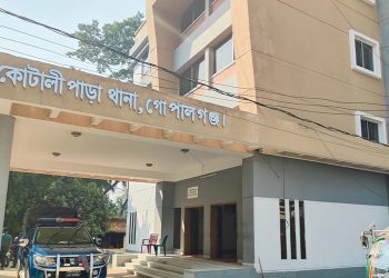 মা'দকা'সক্ত ছেলেকে পুলিশের হাতে তুলে দিলেন মা