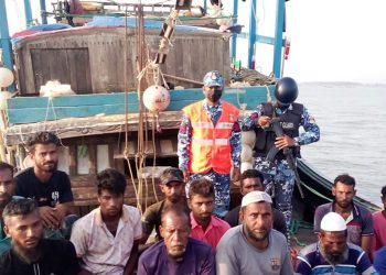 চার দিন ধরে বঙ্গোপসাগরে ভাসতে থাকা ১৩ জেলে উদ্ধার