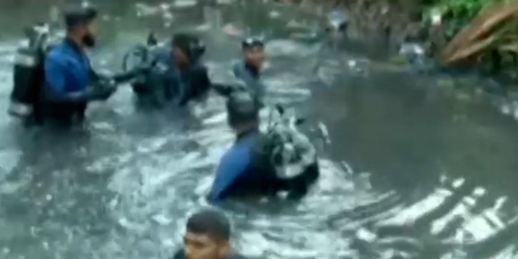 চট্টগ্রামের হিজরা খালে পড়ে নি'খোঁজ ৬ মাসের শিশু দ্বিতীয় দিনেও মেলেনি সন্ধান