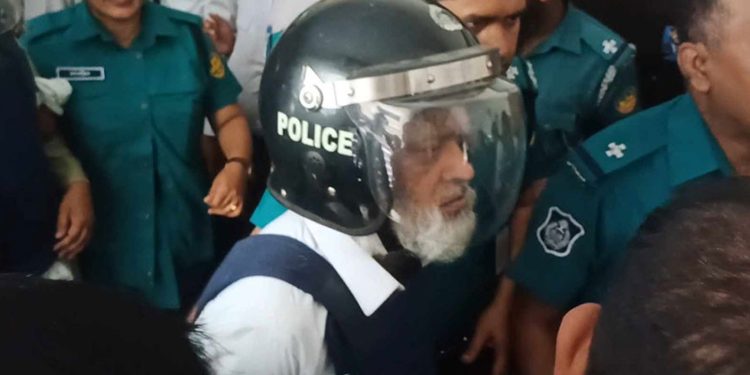 যাত্রাবাড়ী হ'ত্যা মা'মলায় সাবেক এমপি হাজী সেলিম গ্রে'প্তার আদালতে রাগের পর স্বাক্ষর