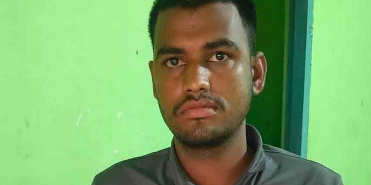 ভুয়া সেনা পরিচয়ে ছি'নতাই বিরামপুরে যুবক আ'টক