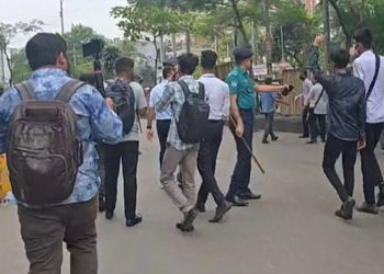 সায়েন্স ল্যাবে ঢাকা কলেজ ও সিটি কলেজ শিক্ষার্থীদের সংঘ'র্ষ