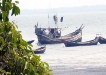 নাফ নদী থেকে দুই বাংলাদেশি জেলেকে তুলে নিয়ে গেল আরাকান আর্মি