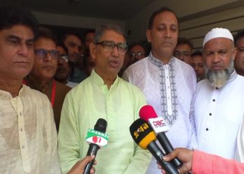 যারা নির্বাচনকে প্রলম্বিত করতে চায় তারা ৫ আগস্টের গণ অভ্যত্থানের সাথে বেঈমানী করছে: আহমেদ আযম খান
