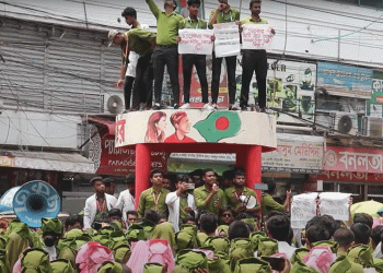 ঢাকায় নার্সিং শিক্ষার্থীদের ওপর হা'মলার প্রতিবাদে পাবনায় ইন্টার্ন নার্সদের বিক্ষোভ
