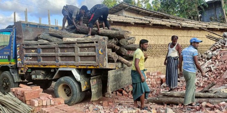 কক্সবাজারে এনজিওর অবৈধ শেড নির্মাণ বন্ধ বনভূমি কাটা অভিযোগ