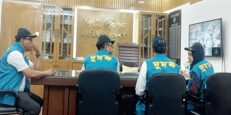 সরকারি প্রকল্পে দুর্নীতির অভিযোগে রাজশাহী এলজিইডিতে দুদকের অভিযান