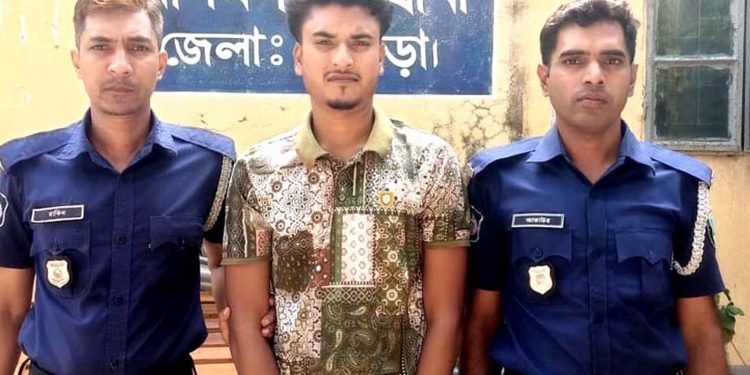 বগুড়ায় বিএনপি অফিসে হা'মলার মা'মলায় ছাত্রলীগ নেতা গ্রে'প্তার