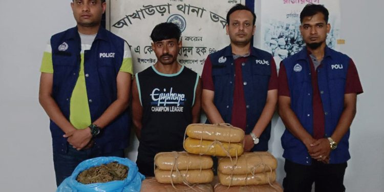 আখাউড়ায় রান্নাঘরের গর্তে লুকানো ১১ কেজি গাঁ'জা গ্রে'প্তার ১