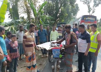 কোটচাঁদপুরে বাসের ধাক্কায় ভ্যানচালক নি'হত