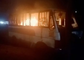 গাজীপুরে বাস-অটোরিকশা সংঘর্ষে শিশুর মৃ'ত্যু বাসে আগুন দিল জনতা