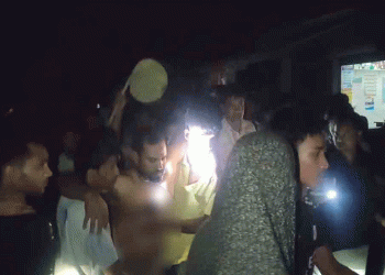ছিনতাইকারীর ছু'রিকাঘাতে আ'হত ১ ধোলাই দিয়ে পুলিশে সোপর্দ